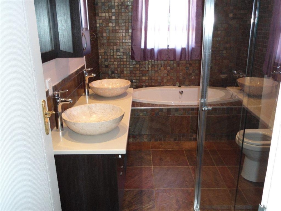 5 Bedroom Property for Sale in Myburgh Park Western Cape